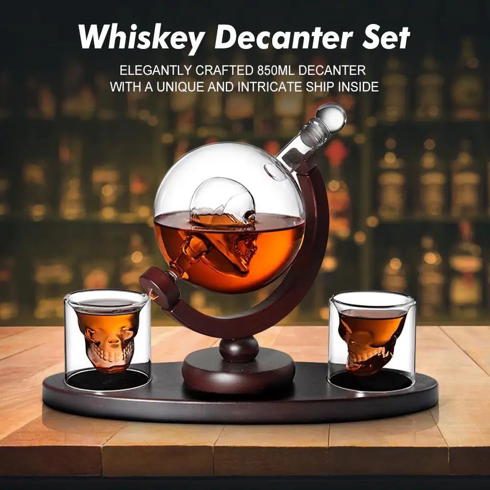 Set pentru Cognac, Whiskey, Sticla-decantor model Cap de Mort si 2 pahare - Auros