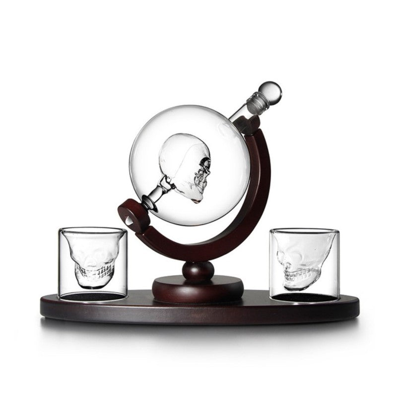Set pentru Cognac, Whiskey, Sticla-decantor model Cap de Mort si 2 pahare - Auros