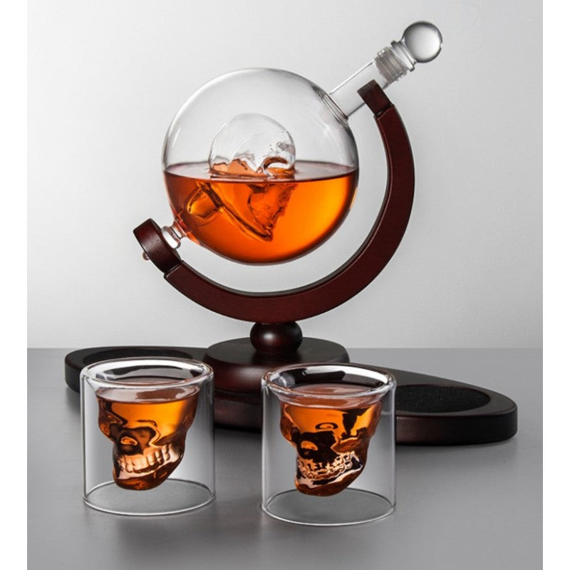 Set pentru Cognac, Whiskey, Sticla-decantor model Cap de Mort si 2 pahare - Auros